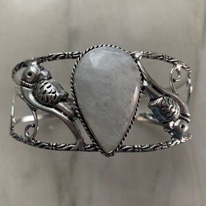 1995 Elegant Silver Bracelet with Center Moonstone